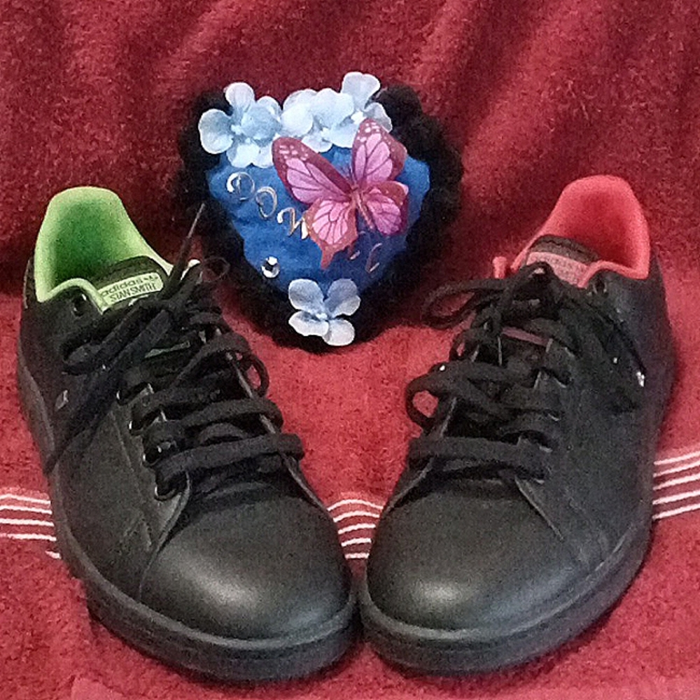 Black Adidas Stan Smith athletic shoes, size 9.5